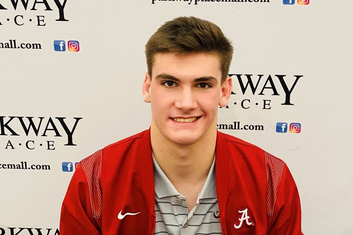 SpCollectibles's tweet photo. Big thanks to the fans at our signing last Sat, along w/ @_bryce_young &amp; @ty_simpson06! + shout-outs to @BamaAuthentics, @CSASHOWS &amp; @ShopParkwayPl! See you next time, #Huntsville! 

#RollTide #RollTideNation #bama #heisman2021 #heismanhouse  #heismanwinner #alabamafootball https://t.co/NmOt9KMQen