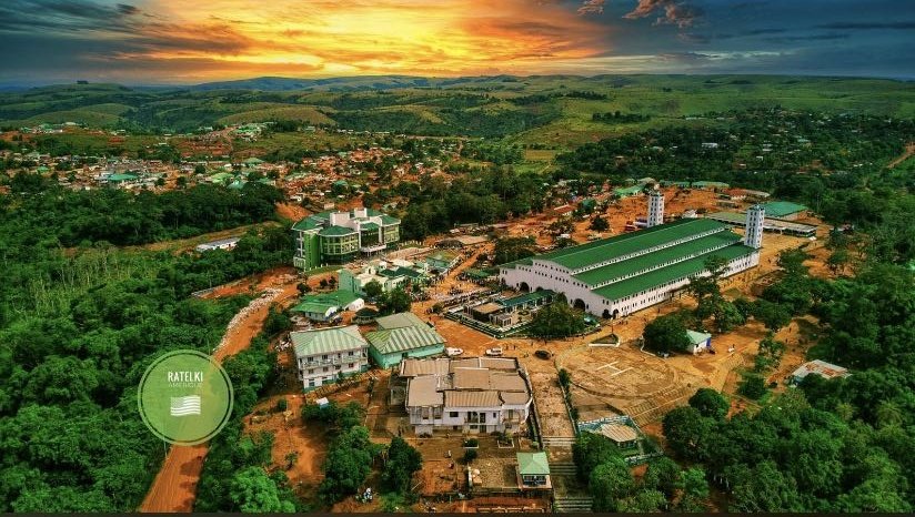 Emizeer_'s tweet image. THREAD: LES DATES DE L'ÉGLISE KIMBANGUISTE
Cette année vous sera présenté les dates de célébration Kimbanguiste, afin que vous puissiez comprendre l’impact qu’elles ont sur l’histoire du Kimbanguisme &amp;amp; pourquoi elles sont si importantes pour eux
En espérant que ça vous plaira✌🏿💚