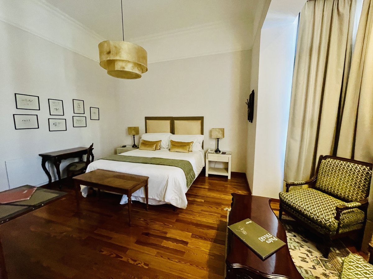 2MonkeysTravel's tweet photo. My room at @AlmaHistorica - Don Pedro. This is named after Pedro Figari, one of the most significant artists in Uruguay.
The room is so spacious and I love my bed - it's so soft.
#Montevideo #Uruguay #botiquehotel #travelblogger https://t.co/AgzgNtGVWN