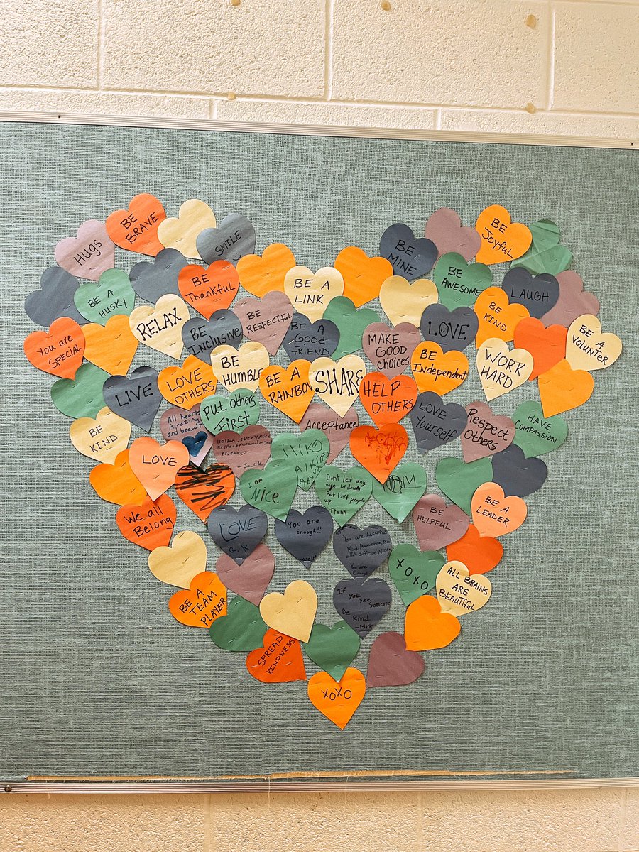 jessicawoodtea1's tweet image. Today with our 5th grade peers we worked together and talked about kindness and how to spread kindness to others. We made kindness hearts with words of affirmation for our bulletin board. #peertopeer #projectunify ❤️ @HarlanElem @BirminghamPS