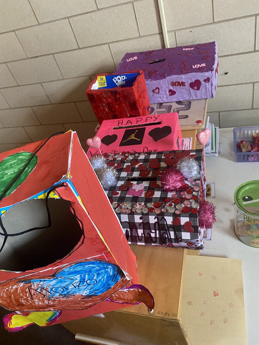 hszellner1's tweet photo. Designing with Dudes Valentines Father Involvement projects are my favorite❤️#esc9headstart #iamwfisd @BookerTWashElem https://t.co/ruudOi7y80