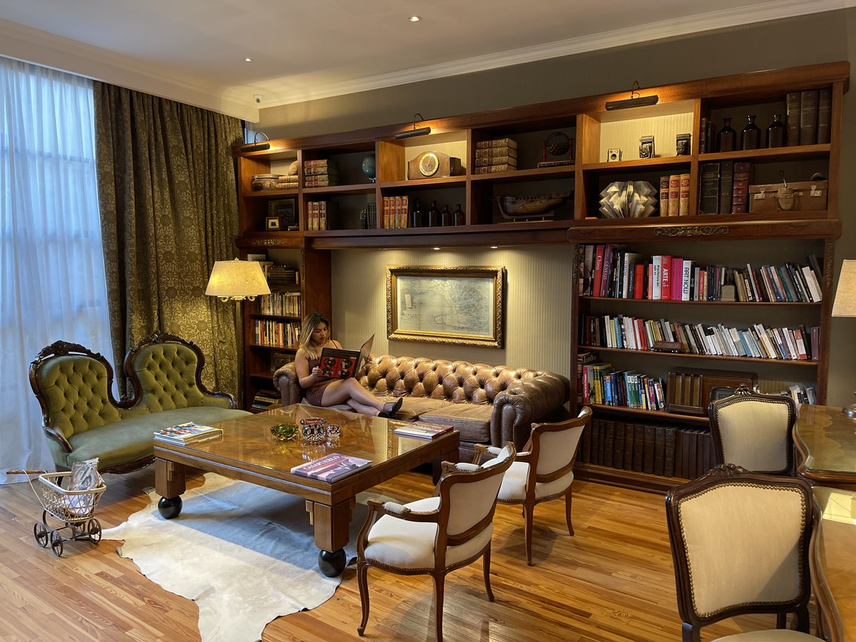2MonkeysTravel's tweet photo. Favorite part of @AlmaHistorica?
Their Library! It's so gorgeous!
I got to spend some "ME" time as there weren't other guests around!
#Montevideo #Uruguay #botiquehotel #travelblogger https://t.co/TPzGVasfz5