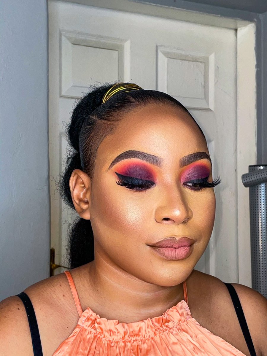 SihleLeeCarter's tweet photo. Hi my JHB loves ❤️ I’ve recently moved to Johannesburg &amp; I’m a make-up artist  😃 I also do  house calls. Please do retweet , my client could be on your TL💗 thank you in advance ❤️ (See more work in this thread)
Bookings: 0723338711 https://t.co/QVUZJOl1lF