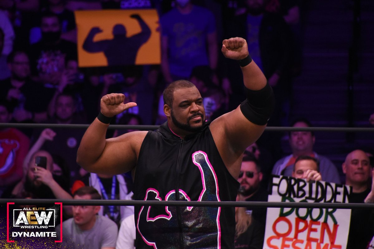 DakotaRunnels22's tweet photo. When life imitates art 💁‍♀️ #AEWDynamite #KeithLee https://t.co/0VRZs2RKHQ