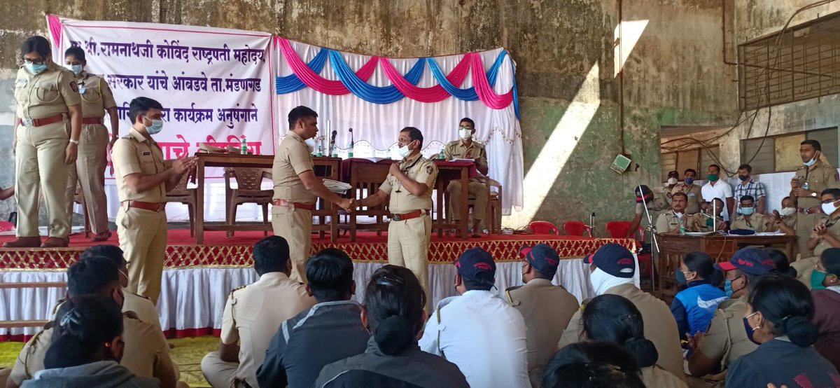 RatnagiriPolice's tweet photo. RT @RatnagiriPolice: @DGPMaharashtra #BestDetection #BandobastBriefing #Mandangad #Purnagad #Rajapur #Ratnagiri #RatnagiriPolice https://t.co/3ZnxneTcKc https://t.co/vJw9LqoCaC