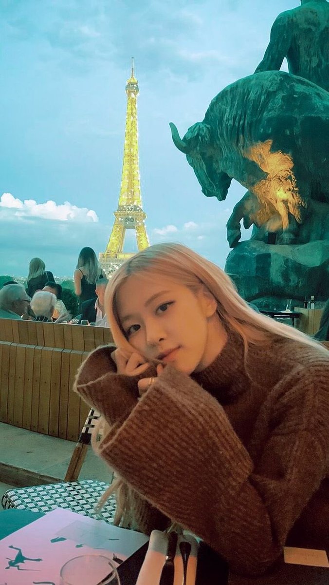 0420_jayy's tweet photo. #OurRockstarROSÉDay happy birthday my girlfriend <3 blinks love you so so much :(( today is the day you were brought into this world to be a blessing to the people around you. The day is all yours,, have fun ma baby :3 https://t.co/OhV4PSwgyQ
