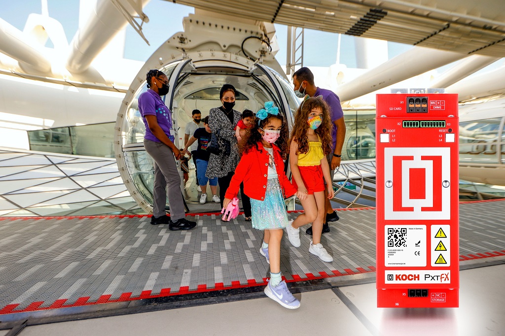GmbKoch's tweet photo. Access to the cabins of the world´s largest Ferris wheel - Dubai Eye is made possible with the "flying carpet", a conveyor belt that moves at the same speed as the Ferris wheel. The magic carpet´s electrical drive system was equipped with the PxtFX. 
https://t.co/noIEAiWftE https://t.co/gWnTQRwtBu