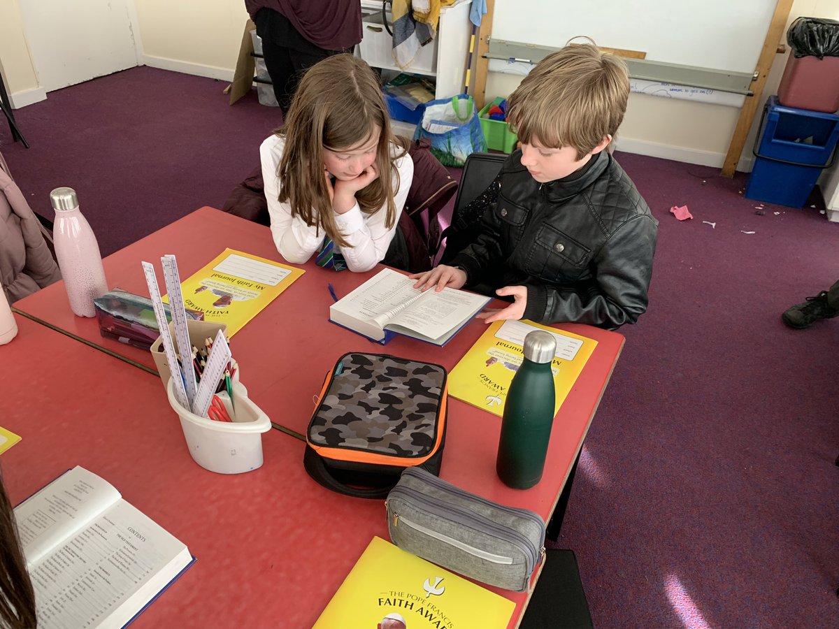 StAugustine_PS's tweet photo. Rm 15 enjoyed working on their Bible reading skills with @AugustinesYouth yesterday🤍 https://t.co/CIpWuaJaVR