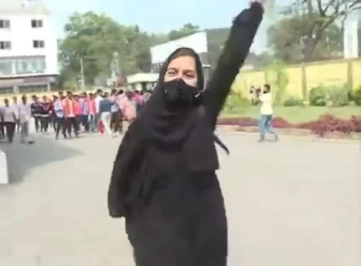 PerfectPazzy's tweet image. हिजाब के साथ किताब भी देंगे।
पढेंगी तभी तो भाजपा के टट्टूओ से लडेंगी
#HijabOurPride #Hijabourright