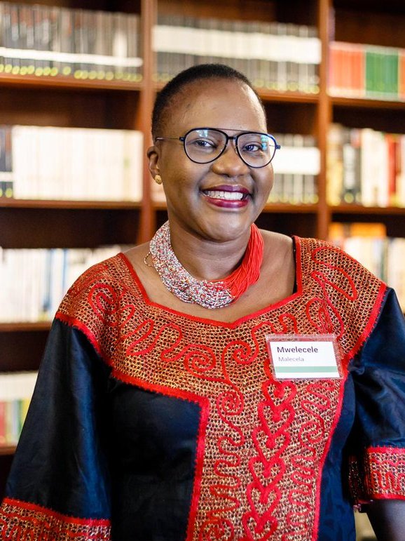 Hakingowi's tweet photo. 🔴 BREAKING NEWS

Mtoto wa Waziri Mkuu Mstaafu John Malecela, Mwele Ntuli Malecela Amefariki Dunia Nchini Swiss muda Mchache Uliyopita ,Dr 
Dr Mwele Ntuli Malecela alikuwa  Director General of the National Institute for Medical Research,-NIMRI https://t.co/eiLisBHnRM
