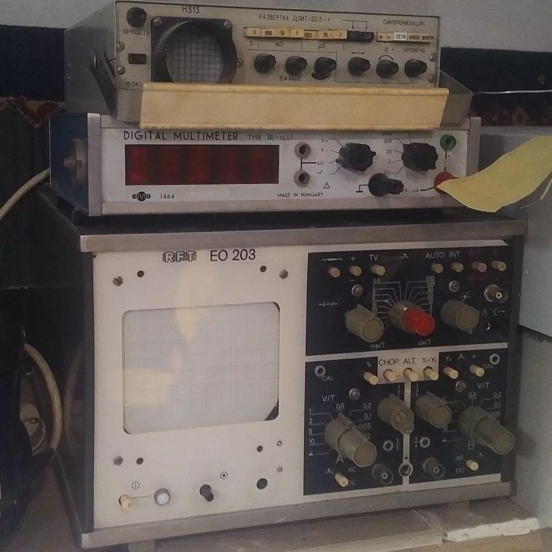 tamhanna's tweet image. #vintageoscilloscope collection at #hackbudapest. The Hungarian #analogoscilloscope on top was here before - the #rftddr #oscilloscope below is new. If you worked in the #GDR, you probably know RFT well: they not only did #testequipment, but also all…

📸 instagram.com/p/CZzZjC4tyAz/