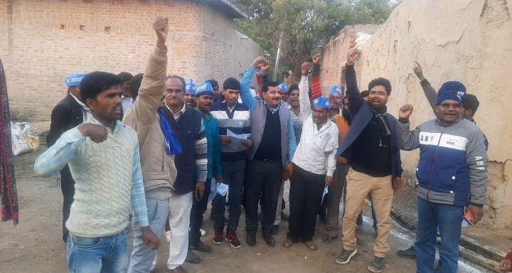 आजाद समाज पार्टी मिश्रिख विधानसभा सीतापुर प्रत्याशी विजय प्रकाश गौतम जी के प्रचार प्रसार में शामिल है