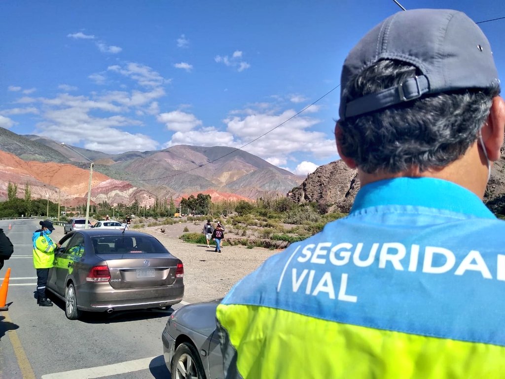 silvinapaularod's tweet photo. #Jujuy| llevamos a cabo un #control de documentación junto a la #PoliciaCaminera.
📍#RN52,km03.
Agentes
🔹Mamani Juan
🔹Caxal Osvaldo
#ViajaSeguro #SeguridadVial
#ElControlSalvaVidas
#ArgentinaUnida https://t.co/DLVIUrUodj