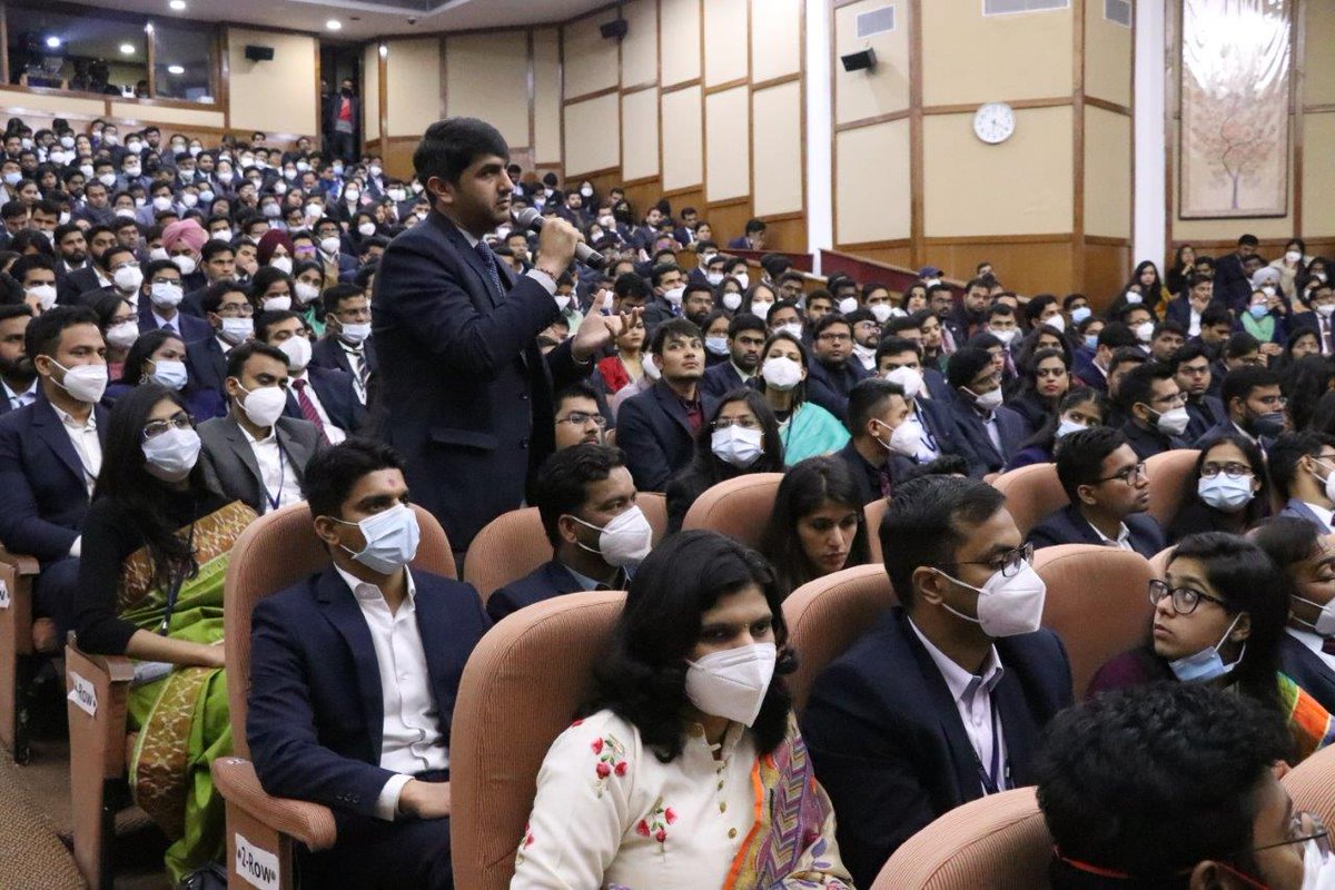"Azadi ka Amrit Mahotsav is about remembering our past, celebrating our present and visualising the future." Sh Govind Mohan, Secretary Ministry of Culture speaking to the Officer Trainees of 96th FC on Commemoration of 75 years of India's Independence.
#AzadiKaAmritMahotsav