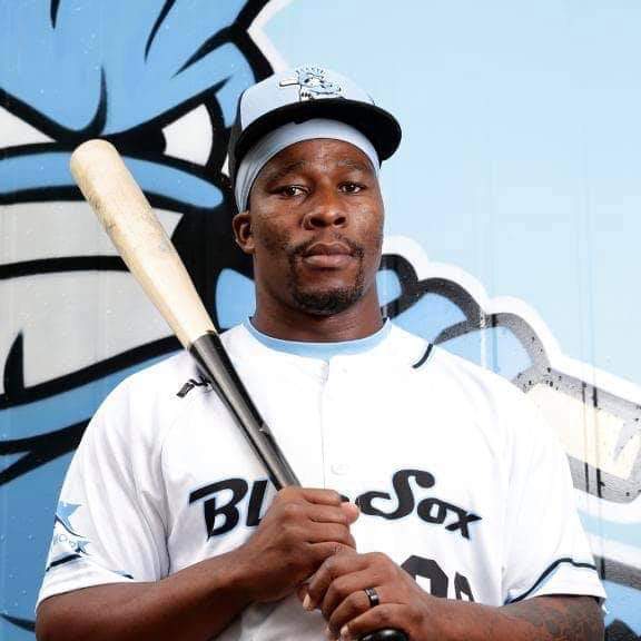 Tonight  on #ThrowbackThursday @SNLWA with <a href="/AndileNcube/">Andile Ncube</a>  our is the only African to have ever do it professionals Baseball player (MLB) Gift Ngoepe between 6-7pm. Send us your memories on VN 060 584 2250 or Call us on 089 110 2000.
#ThrowbackThursday