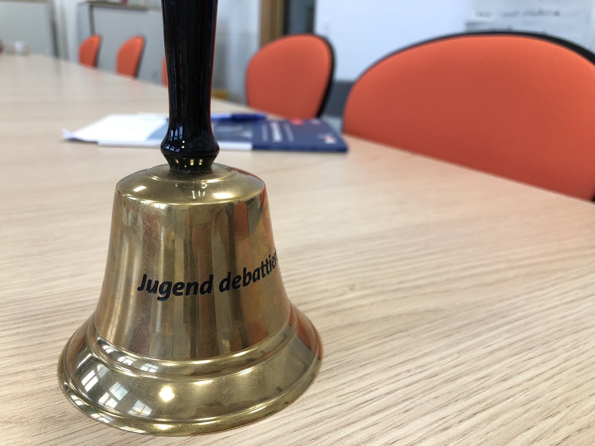 NOGezwitscher's tweet photo. „Eine gute Debatte ist für alle ein Gewinn.“ Gewinner sind heute 16 Kolleg:innen, die an der #Jugenddebattiert-Schulung teilgenommen haben. Wir werden Jugend-debattiert-Schule und freuen uns auf spannende Debatten mit #NOGspirit. #NOGdebattiert #hbedu #twlz https://t.co/sEmDpiuCaO