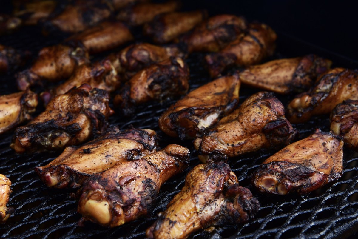 Hogs4TheCause's tweet photo. Get sauced with us! Our 'Just Wingin' It' Competition presented by @TABASCO kicks Hogs off on April 1st! What was your fav wings from last year??
#bbq #wings #LightThingsUp https://t.co/5pmTg5fKwR