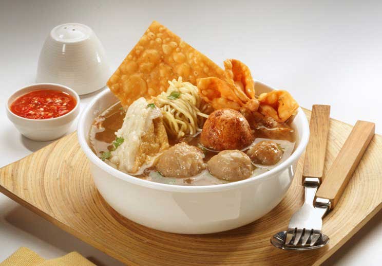 demeterkouzina's tweet photo. Selamat malam!

Menu malam ini adalah:

1. Bakso
2. Tahu tek
3. Es oyen
4. Guava tea

dimasak oleh :
👩‍🍳 @farmeterodey  &amp; @farmeterana  

Selamat menikmati menu makan malam hari ini! https://t.co/p9OqhZCMDB