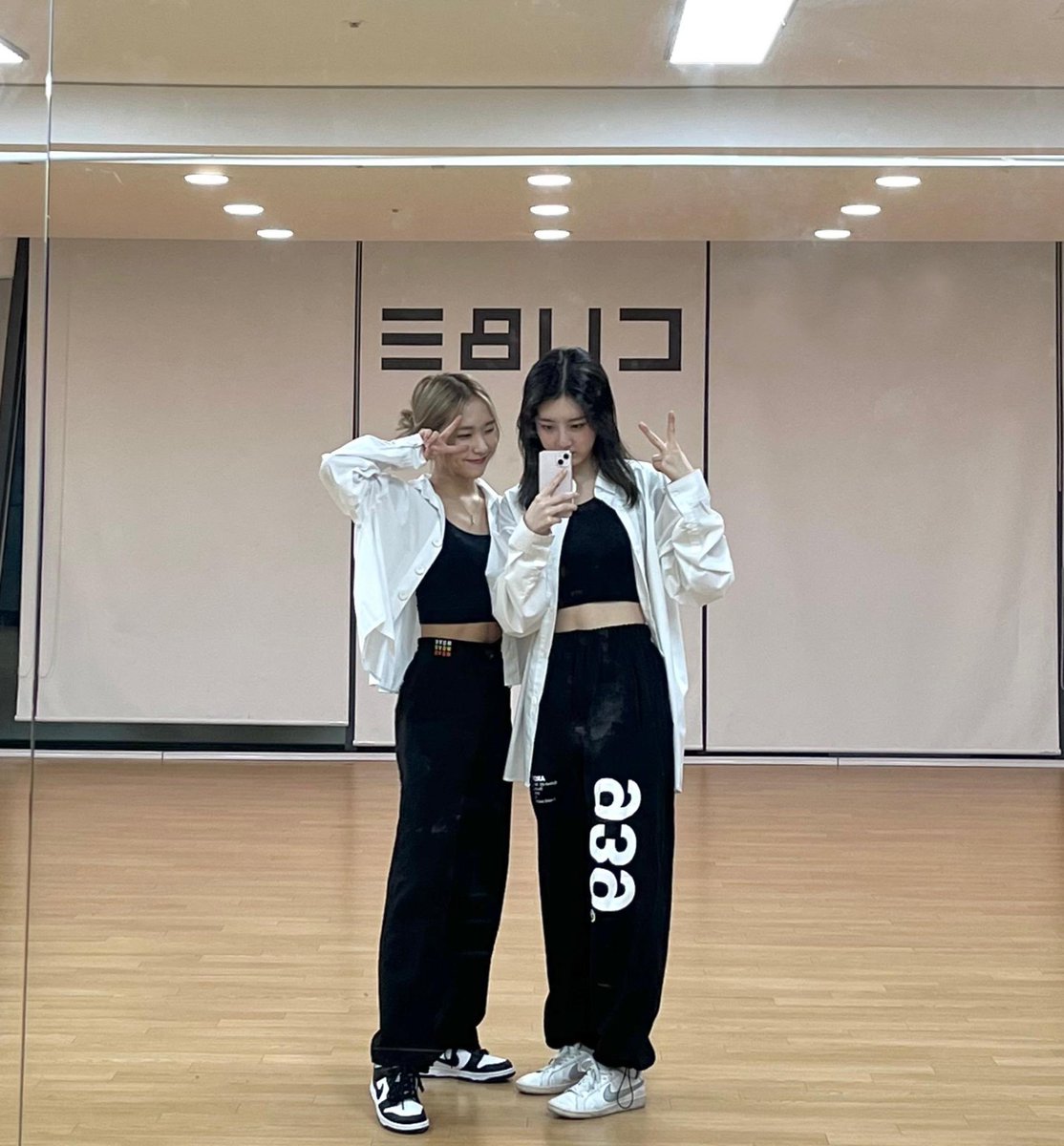 LTSM_archive's tweet photo. [🪐] 220210 
    ㄴ #JUHEON FNS Update with #HUIYEON 

@CUBE_LIGHTSUM #주현 #휘연 https://t.co/S6MD27BrLo
