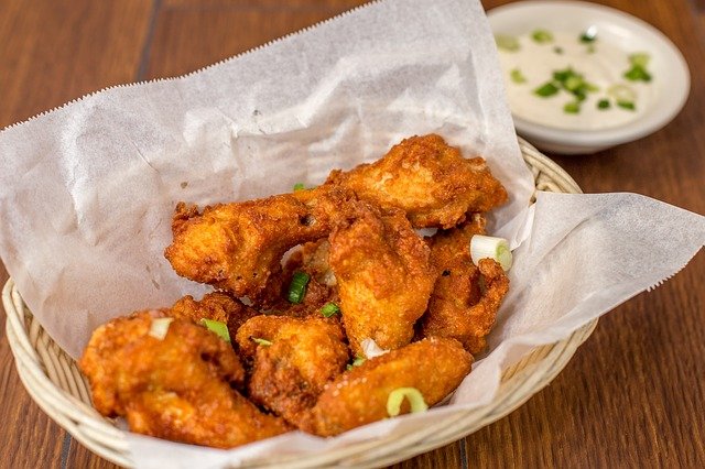 Loyalte_App's tweet photo. Happy Hour promo available from 12pm to 4pm everyday!

Order Online: https://t.co/AaBi7dDJlr

#WeareopenforDineIn #wingaddictsoshawa https://t.co/uXxkXEvAdc