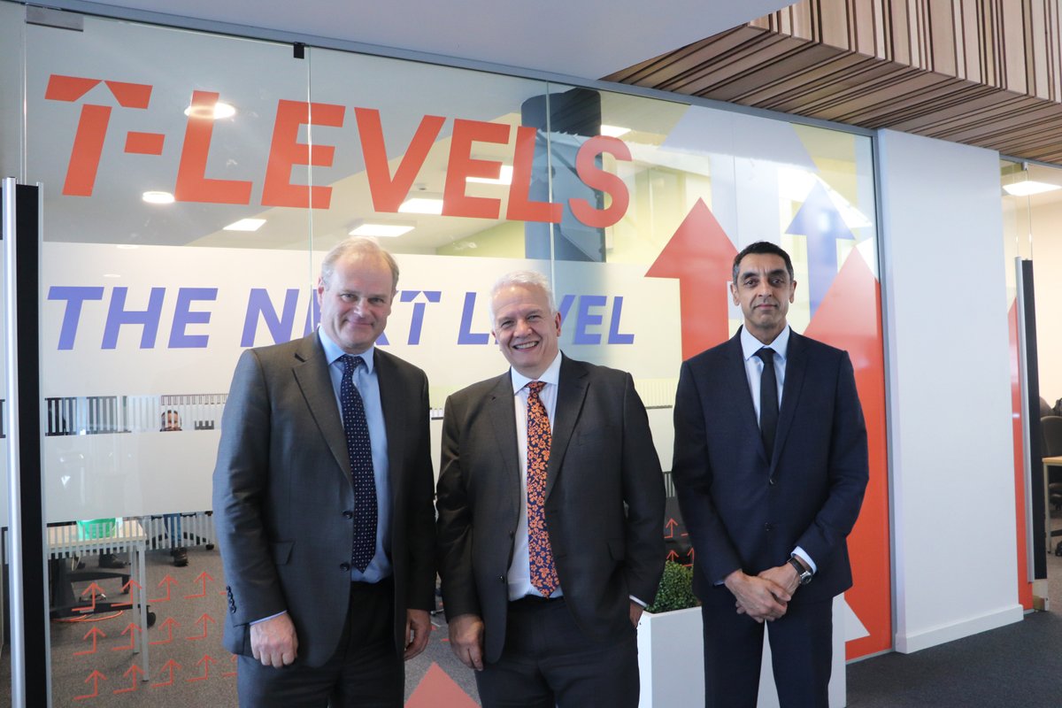Walsall_College's tweet photo. Rob Nitsch, delivery director at @IFAteched visited our campuses earlier, receiving first hand accounts from apprentices, T Level students, lecturers and the leadership team about classroom learning, employer-led training and assessments.  #NAW2022 #buildthefuture https://t.co/P6WMbyZuJE