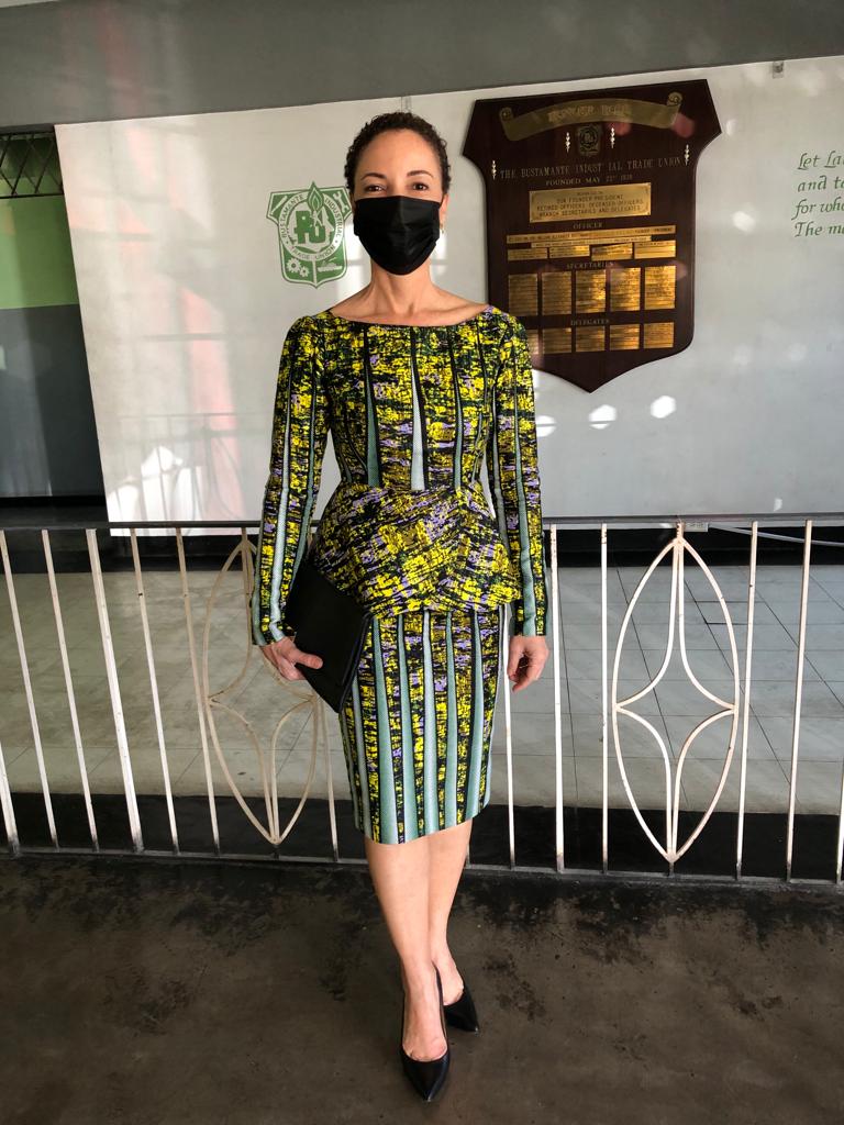 YaniqueJLambert's tweet photo. No crush nor crease to di dolly body. The outfit is giving REGAL. Tailored or NOTHING! Watch pose, river stone cyaa smood so. The gworls ASPIRE. Your Foreign Minister could NEVA! https://t.co/OPmUf2M9IN