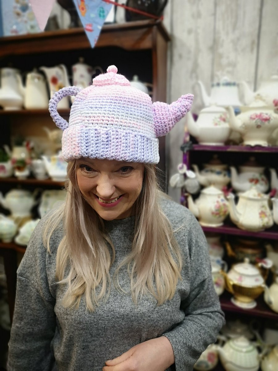 Cupsaucerteas's tweet photo. 🤩Love my new hat #teapothat #teablender #madeinchesterfield #chesterfield #smallbusinessowner https://t.co/BRALExTFJR