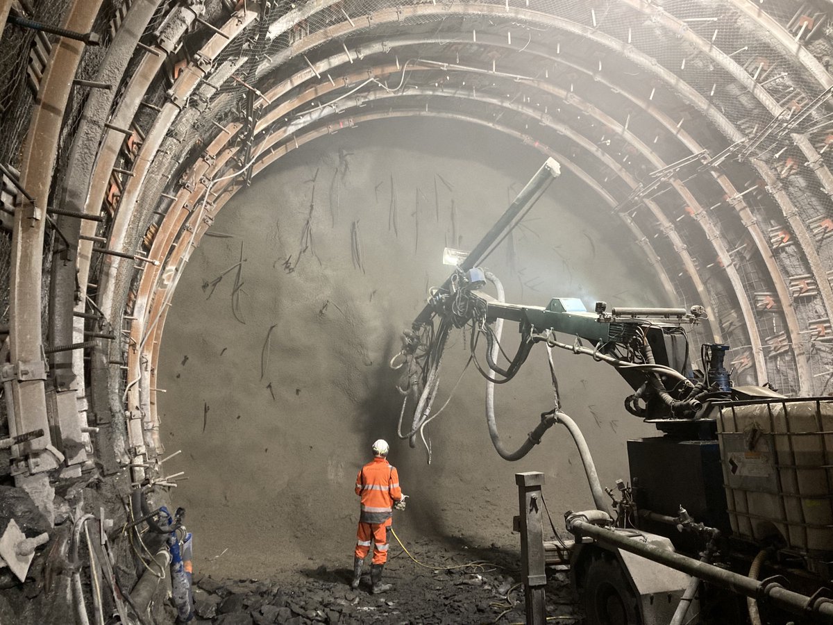 AmbSuisseParis's tweet photo. @telt_tunnel Le #LyonTurin, un chantier du siècle, comme le #Gothard et le #Loetschberg pour encourager le transfert modal route ➡️ rail. #transport_durable https://t.co/6GaTAaEOMS