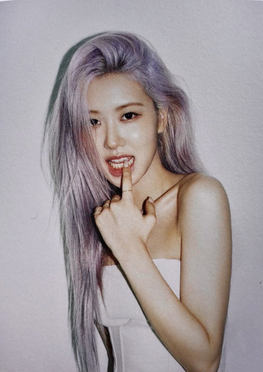 lluckyari's tweet photo. HAPPY HALF FIFTY ROSÉ
#OurRockstarROSÉDay https://t.co/dAWiVTiqqf