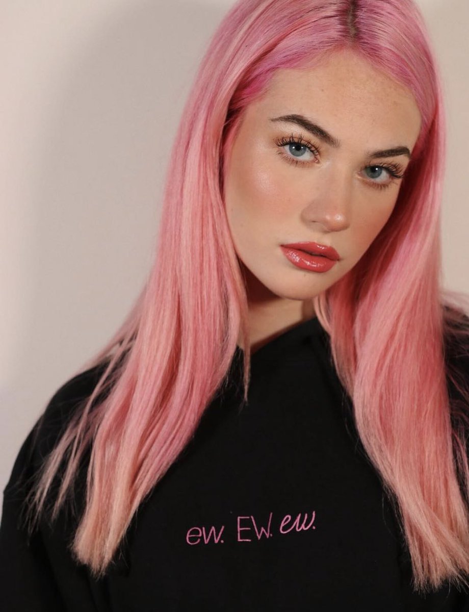 acerbi_leticia's tweet image. PLOT SASUSAKU-Super escola de heróis 

Em uma escola de treinamento em que os adolescentes aprendem a ser super-heróis, Sakura Senju embarca nessa aventura mesmo sabendo que não tem nenhum poder ou será que ainda não foi revelado?