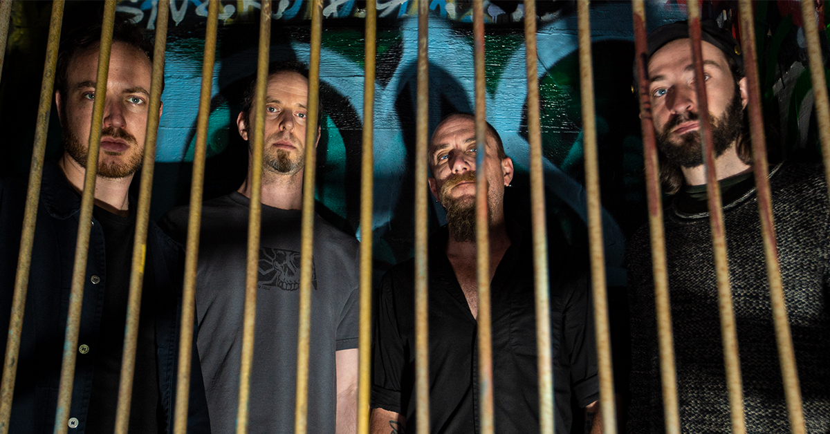 Brass-heavy metallers Red Fiction ask the age-old question: “What happens if the last human to escape the Earth he just destroyed was judged by soul-sucking Aliens?” decibelmagazine.com/2022/02/10/vid… #RedFiction