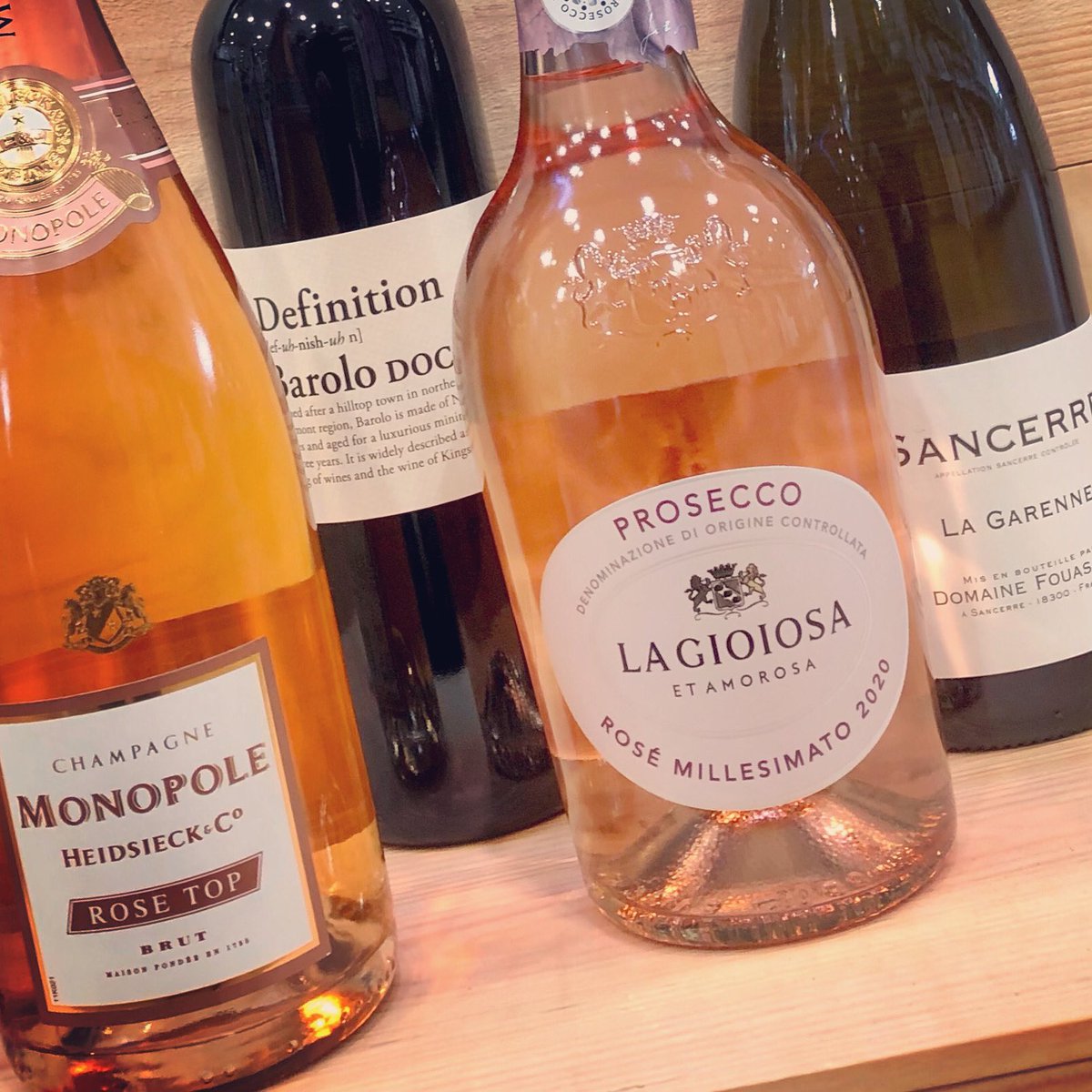 majesticroe's tweet photo. Psst it’s #valentines on Monday. We’ve some lovely things on #winepromo that could bring a shimmer to your celebrations. Pop in to #majesticwine #roehampton or email or #shoplocal online for #winedelivery #loveisintheair .
.
.
#valentine #valentineday #valentinesday2021 https://t.co/8UmftEEm5E