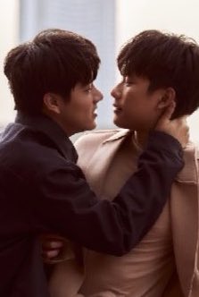 ohmnonsbbs's tweet photo. i wouldn't be surprised if this picture started to play and nanon would actually end up putting a kiss on ohm, thats just their everyday now https://t.co/emSo7gJkkM