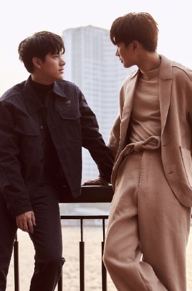 ohmnonsbbs's tweet photo. i wouldn't be surprised if this picture started to play and nanon would actually end up putting a kiss on ohm, thats just their everyday now https://t.co/emSo7gJkkM