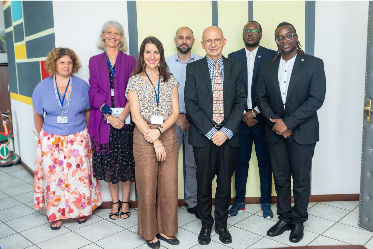 Echange avec <a href="/BSF_Inter/">Bibliothèques Sans Frontières</a> @JimbereMag sur le projet #UE pour l’accès à la mobilité et à l’employabilité des jeunes au #Burundi. 10 mille étudiants de @MairieBuja, <a href="/Gitega/">Province Gitega</a>, @NgoziProvince encadrés par 18 coachs vont développer des compétences qui les aideront dans leur parcours.