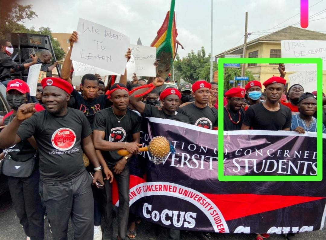 asecglobal's tweet photo. #YentuaElevy
Former @knust_src president, @Mr_Sesah spotted leading the Coalition of Concerned University Students (CoCUS) as they team up with the NDC to protest the introduction of the E-levy Bill.
#UTAGStrike
#hypercitigh https://t.co/4DEWUDU8JS