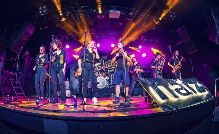 NAIZirratia's tweet photo. 🎺 Proposamen dantzagarriak eta jendetsuak ekarri zizkigun @joneskisabel-ek '@Badokeus'  tartera, '#MusikHaria' saioan!

👉 @SkabideanTaldea
👉 #Baizera
👉 #Vulk

🔈▶️ https://t.co/BiFfwb1UHE https://t.co/K1ZhYXOfjM