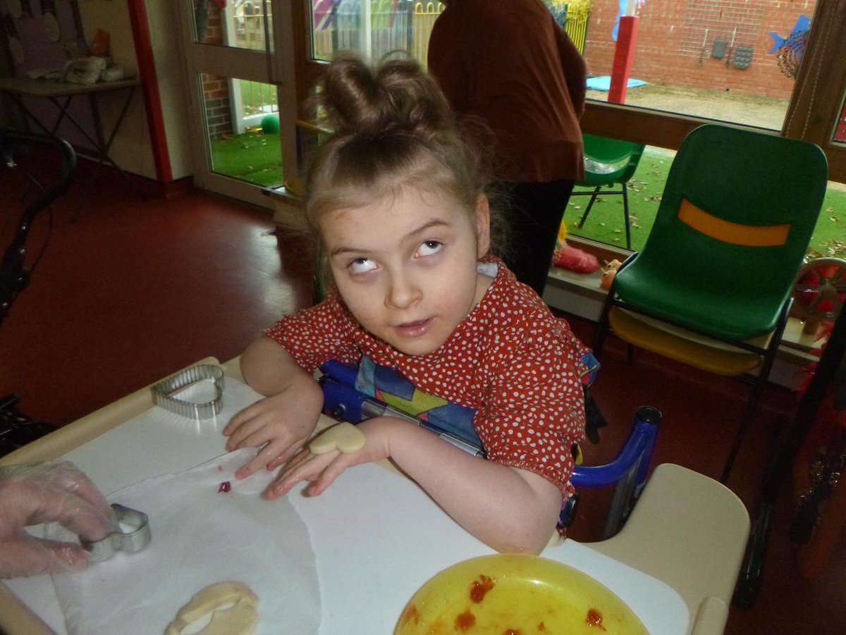 IvyHouseSchool's tweet photo. Rubies made ‘Queen of Hearts Jam Tarts’ for the people they love! Lots of rolling and squashing the dough and then smelling and tasting the different jams! ♥️ #ChildrensMentalHealthWeek #SensoryCooking https://t.co/Q2oCWkqFpd