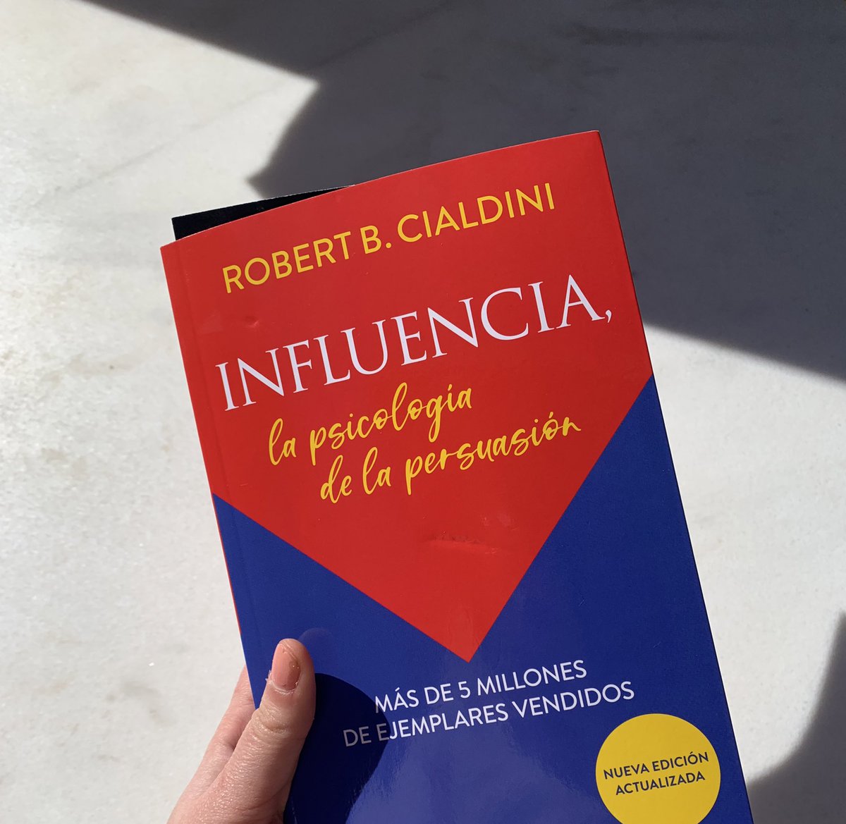 yoleiunlibro's tweet photo. Hoy me ha llegado esta joyita de parte de @HarperCollinsIB 🤩🤩🤩 https://t.co/7J7Tgo84Jm