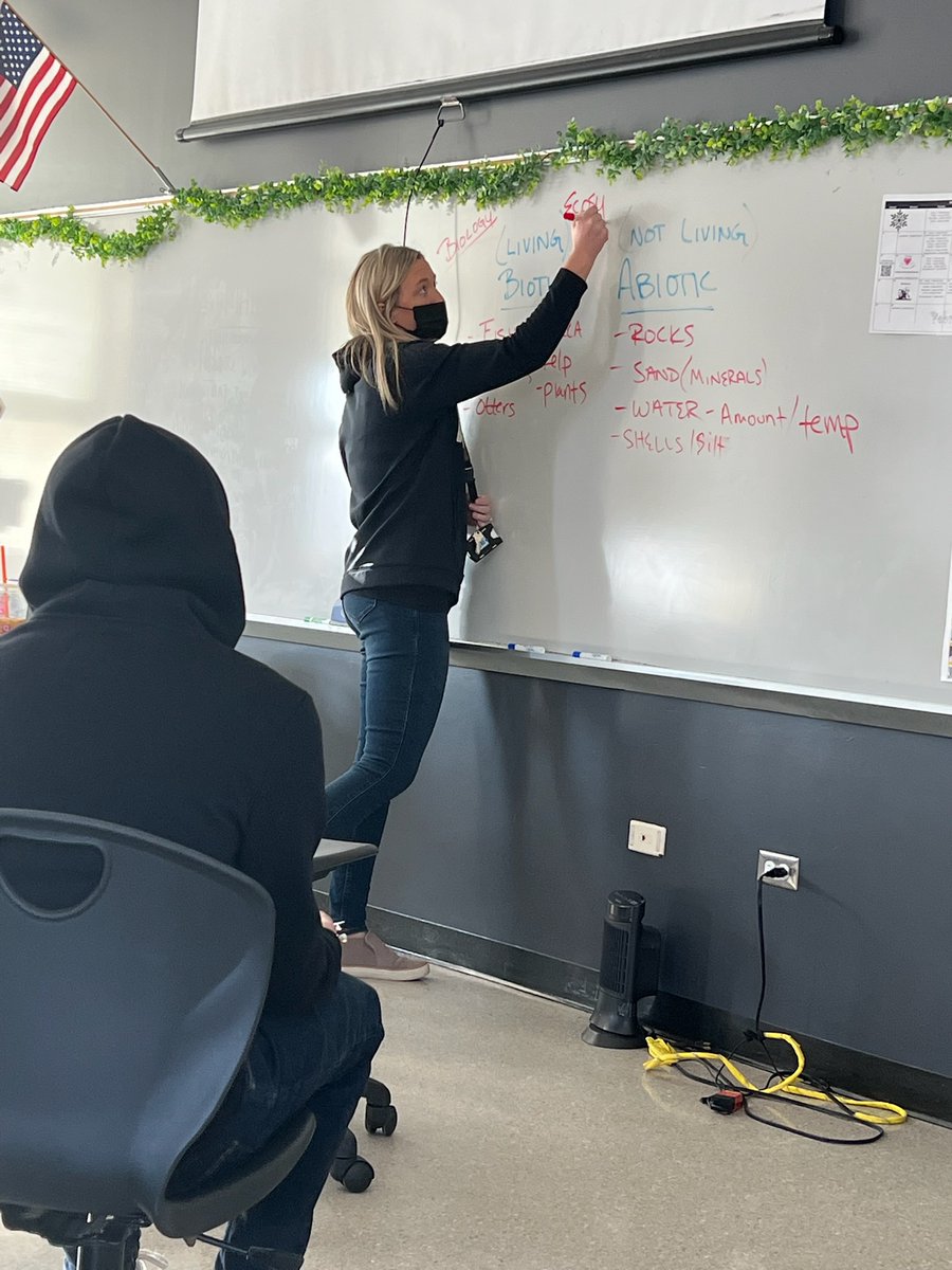 Our reading interventionists find meaningful ways to develop vocabulary &amp; reading comprehension skills, like through the Biology curriculum! Love that our team is always being willing to dive into unfamiliar content areas for our students 👏✏️🖤💛