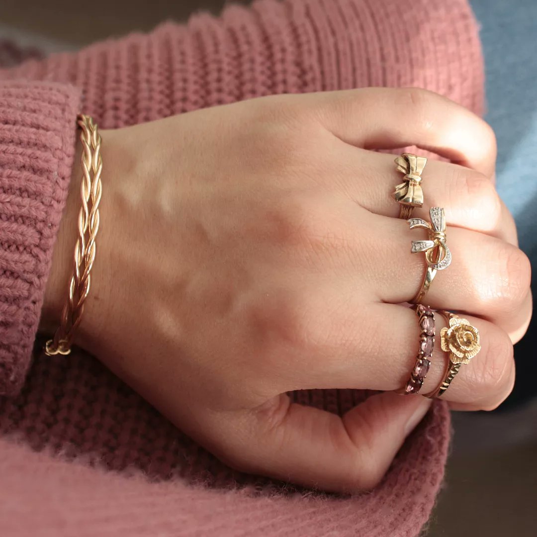 thebvshop's tweet photo. Five pretty pieces have just been added to the shop. Four rings and a bangle. Head to the website for more details🌹🎀💕 #jewellery #rings #vintage https://t.co/6lC0llhGHD https://t.co/Bf4oWy8Am8