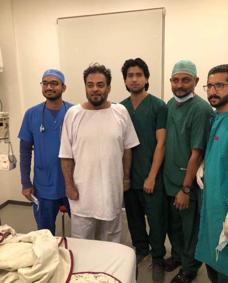 SmokerMedical's tweet photo. عامر بھائی اپنے ڈاکٹروں کے ساتھ کُچھ دن پہلے ریکوری کے بعد
#amirliaquat https://t.co/ByE1li9sKl