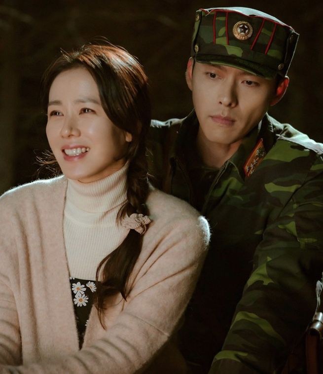 Soumeg7's tweet photo. My favourite on screen and off screen couple 😭😭😭
So happy for them ☺️

#HyunBin 
#SonYeJin 
#CrashLandingOnYou https://t.co/rqjGZ67Q03
