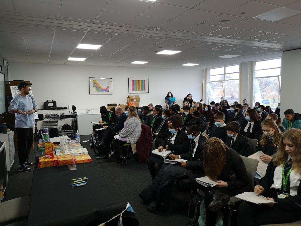 ReachingWiderSE's tweet image. What an amazing start to our @hayfestival #Scribblers tour at @cardiffmet 🌟