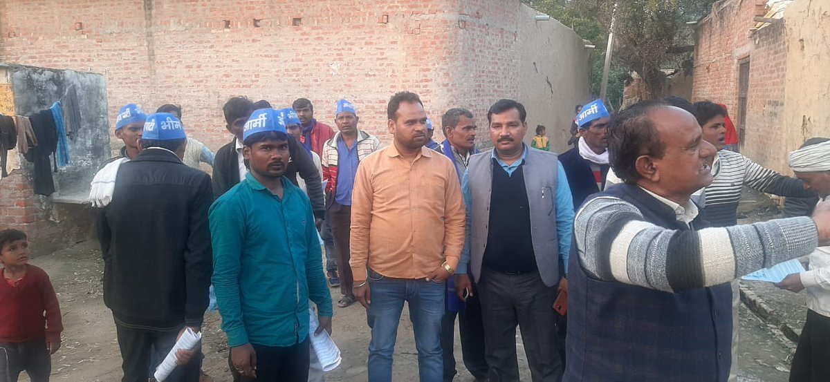 मिश्रिख विधानसभा सीतापुर में विजय प्रकाश गौतम जी आज़ाद समाज पार्टी (कांशीराम )के प्रत्याशी को जिताने के लिये केतली पर वोट देने की अपील की!🙏🏿🙏🏿
<a href="/AzadSamajParty/">Aazad Samaj Party - Kanshi Ram</a>
<a href="/BhimArmyChief/">Chandra Shekhar Aazad</a>