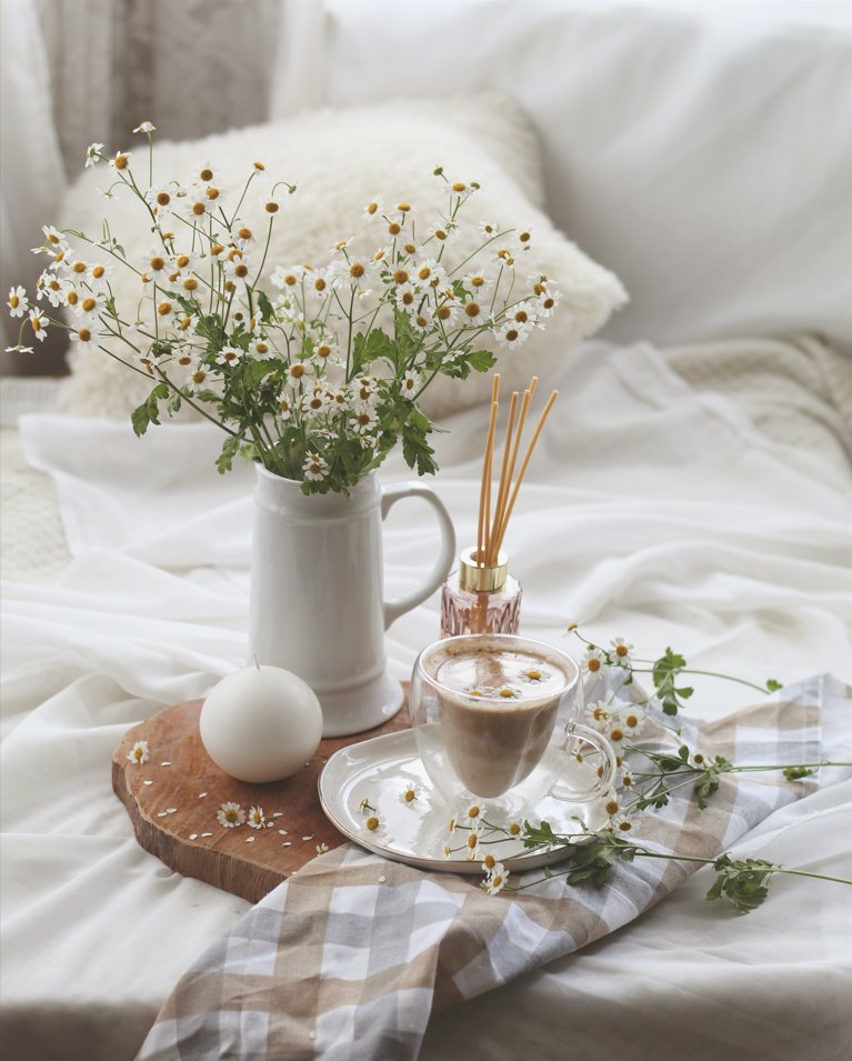 We’re over the hump, have a coffee and take a moment to reflect on what’s important. We’re thinking ahead to our weekend plans, what are you up to?

#FloraFind #Florists #ValentinesDay #Reflection #Bouquets #Bespoke #RoseBouquet #Gifting #Thoughtful #LocalBusiness #SelfCare