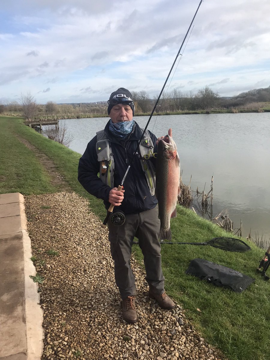 bransfordfish's tweet photo. Been away a while . Here’s a few pics from recently #trout #bransfordfisheries #biburytrout #fishingcompetitions https://t.co/M6fun3kGcl