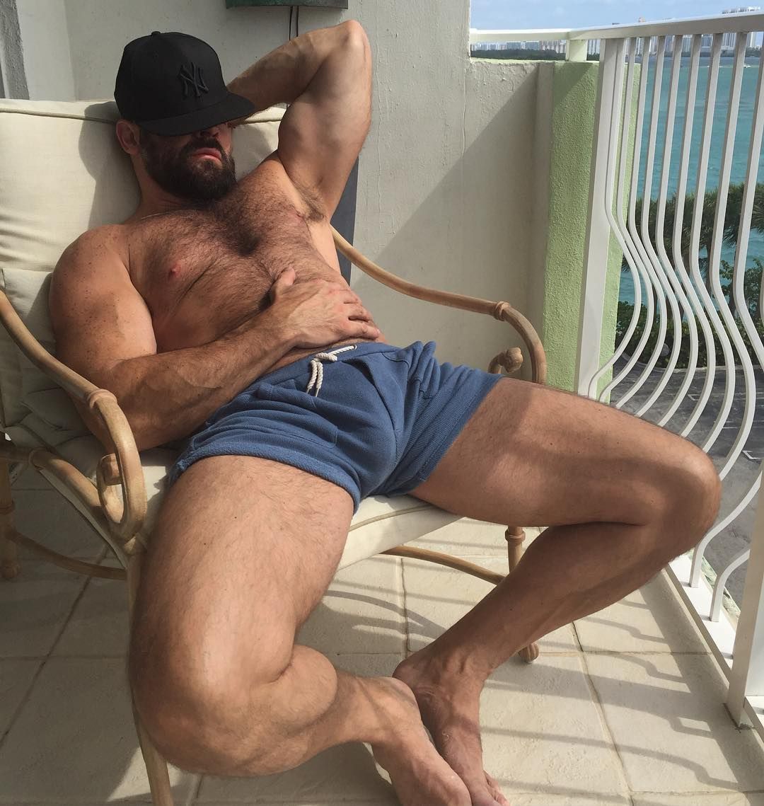 Father cocks. Dilf мужчины. Мужчина muscle hairy Bear.