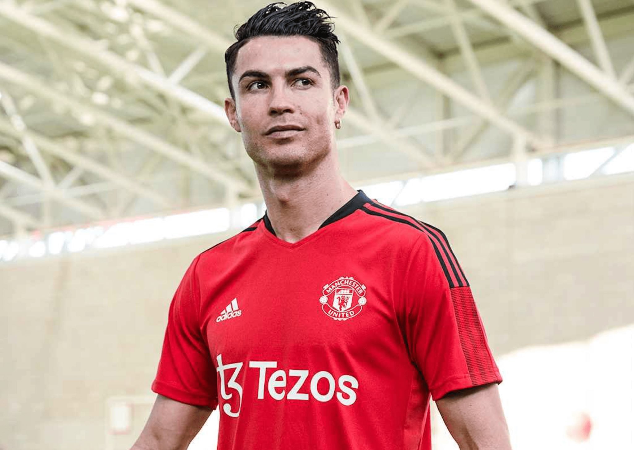 تويتر \ Blue على تويتر: "Cristiano Ronaldo con nueva camiseta del United, con la publicidad #Tezos #CR7 https://t.co/XzzxUo1oOU"