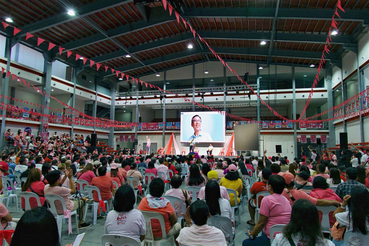 ChelDiokno's tweet photo. Mula Bicol, dumiretso agad ako sa aking home province Batangas upang makipagkamustahan sa ating mga taga-suporta. This afternoon, pumunta tayo sa Claro M Recto Events Place sa Lipa City, at ngayong gabi, narito kami sa FAITH Colleges sa Tanauan City. https://t.co/kqGSPTh1r6
